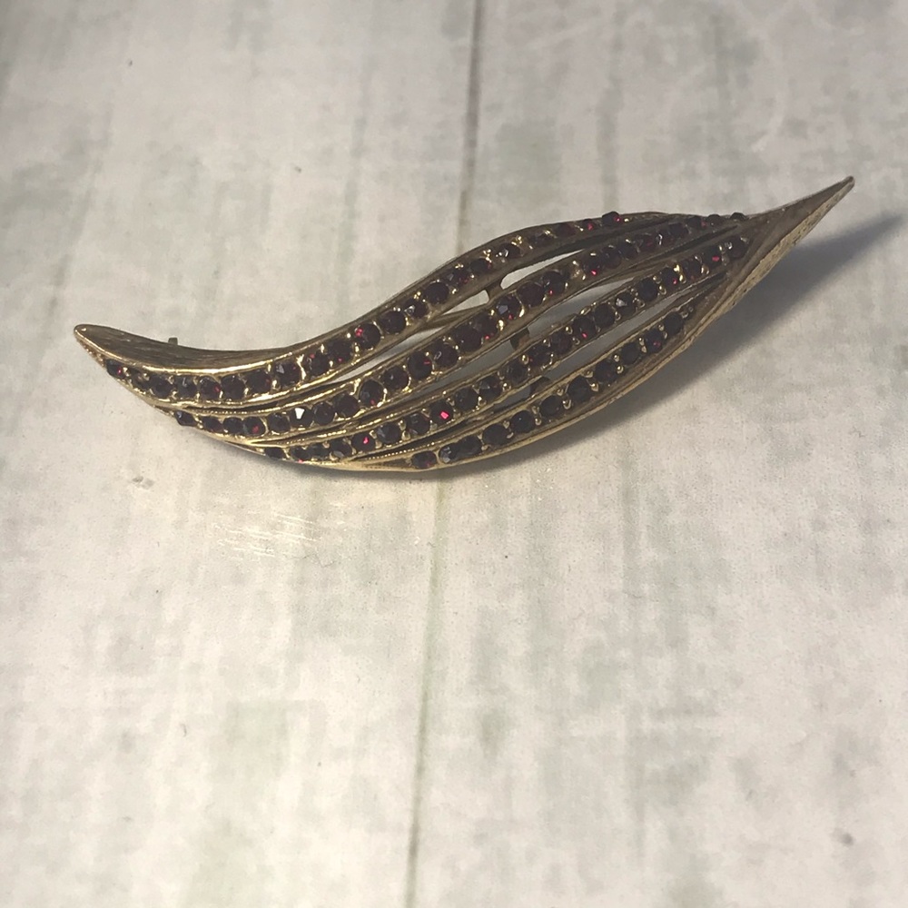 Garnet brooch